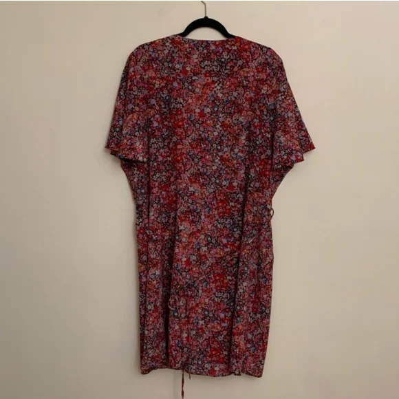 City Chic ditst floral faux wrap dress - Picture 8 of 8